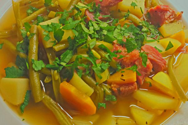 Altberliner Eisbeineintopf Altberliner Eisbeineintopf von Pannek seine Budike Catering