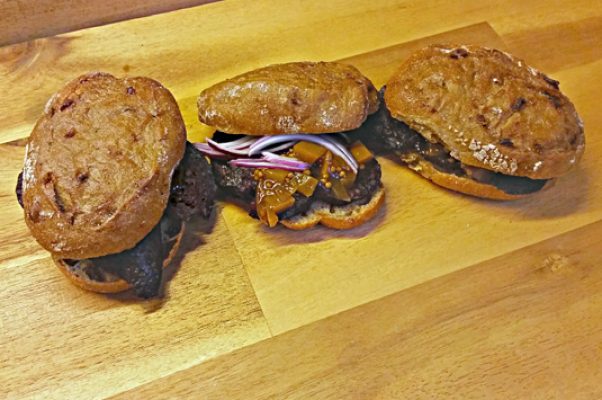 Blutwurst-Sandwich Das Altberliner Blutwurst-Sandwich von Pannek seine Budike Catering