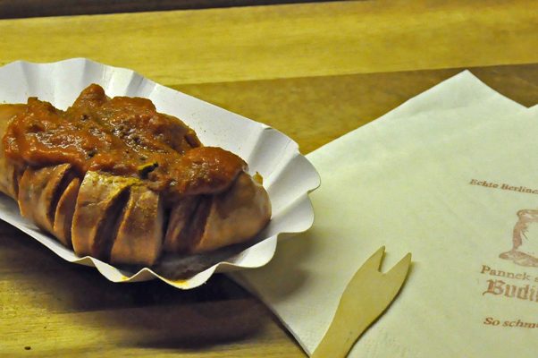 Echte Berliner Currywurst Die echte Berliner Currywurst von Pannek seine Budike Catering