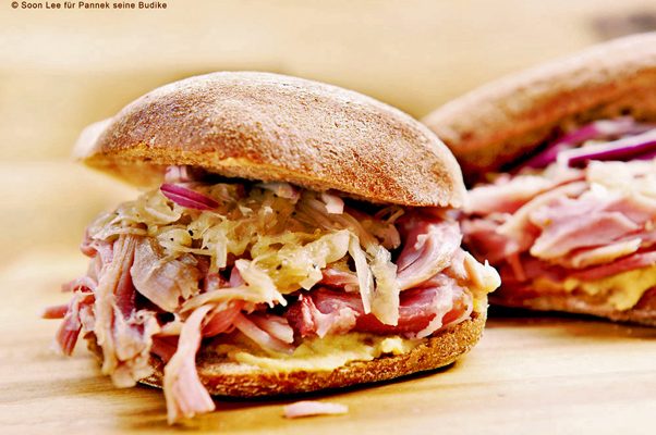 Eisbein-Sandwich Das Altberliner Eisbein-Sandwich von Pannek seine Budike Catering