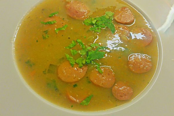 Rixdorfer Kartoffelsuppe mit Würstchen Rixdorfer Kartoffelsuppe mit Würstchen von Pannek seine Budike Catering